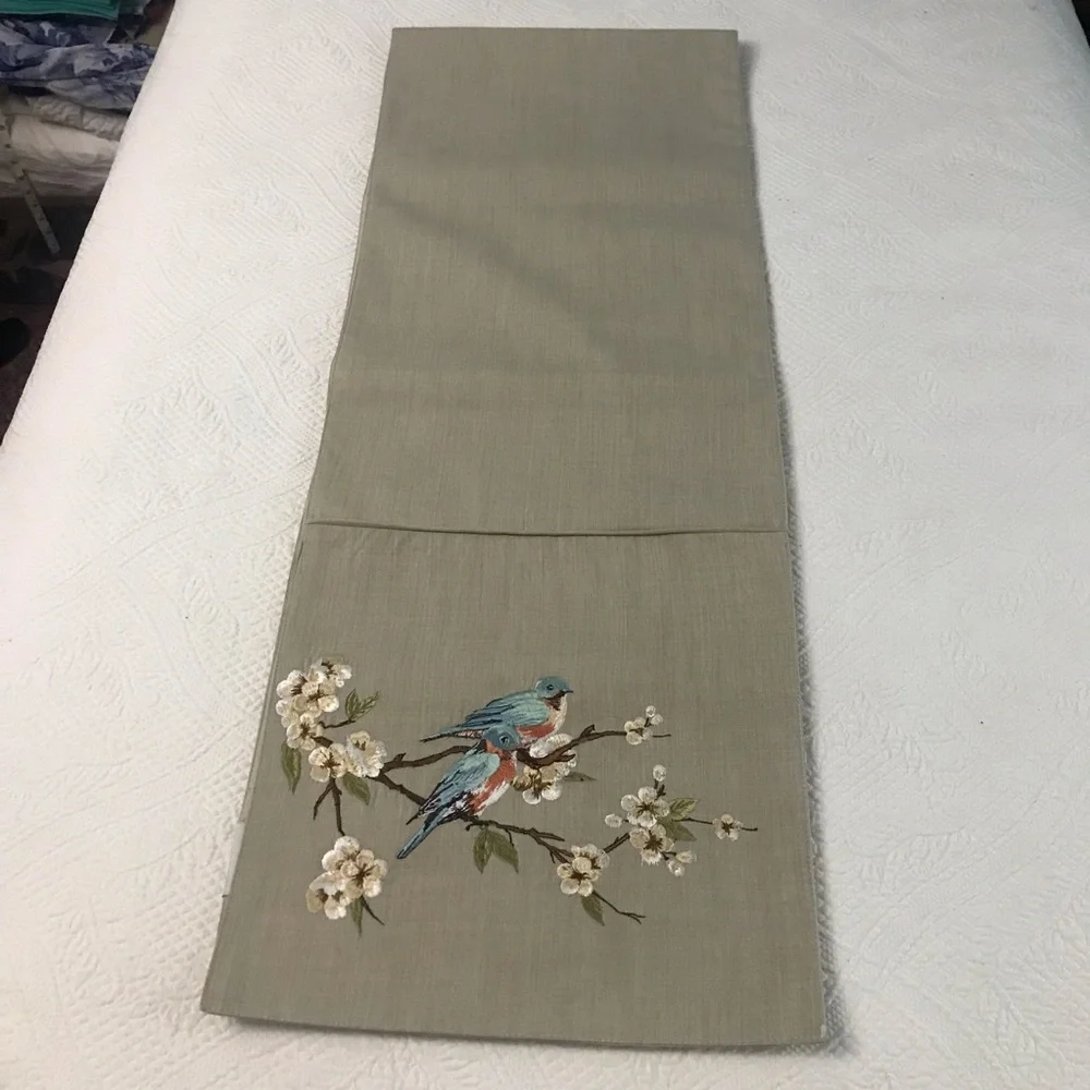Wellesley Manor Tan Linen Table Runner with Embroidered Birds/Dogwood Tree. NWOT - Picture 7 of 16